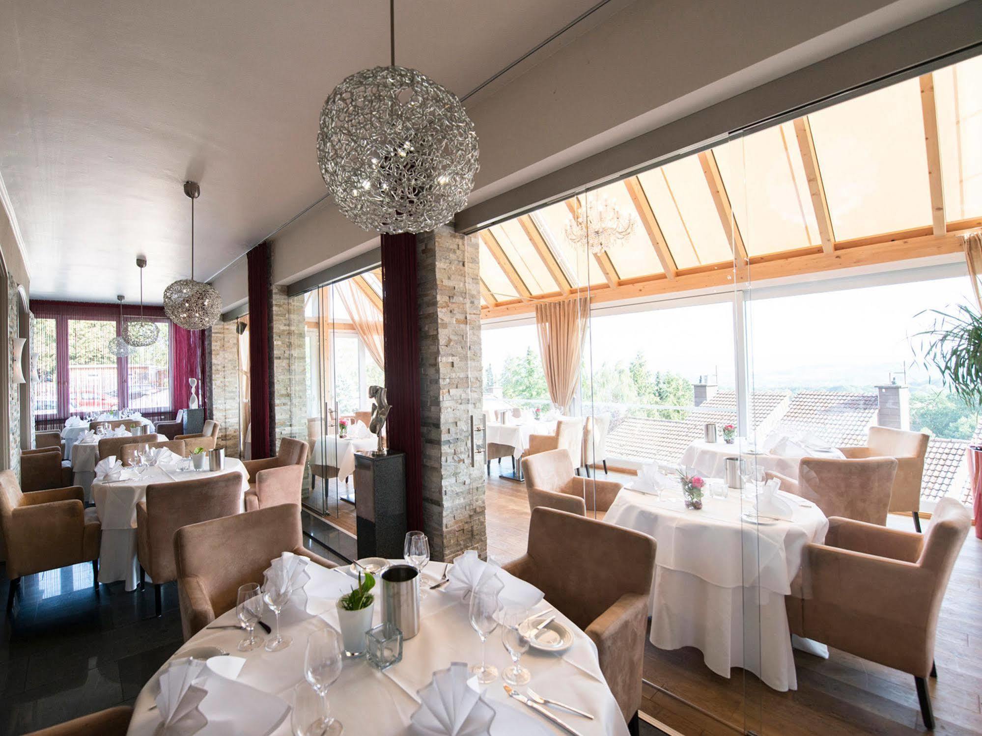 Design-Konferenzhotel & Restaurant Steinernes Schweinchen Kassel Eksteriør bilde