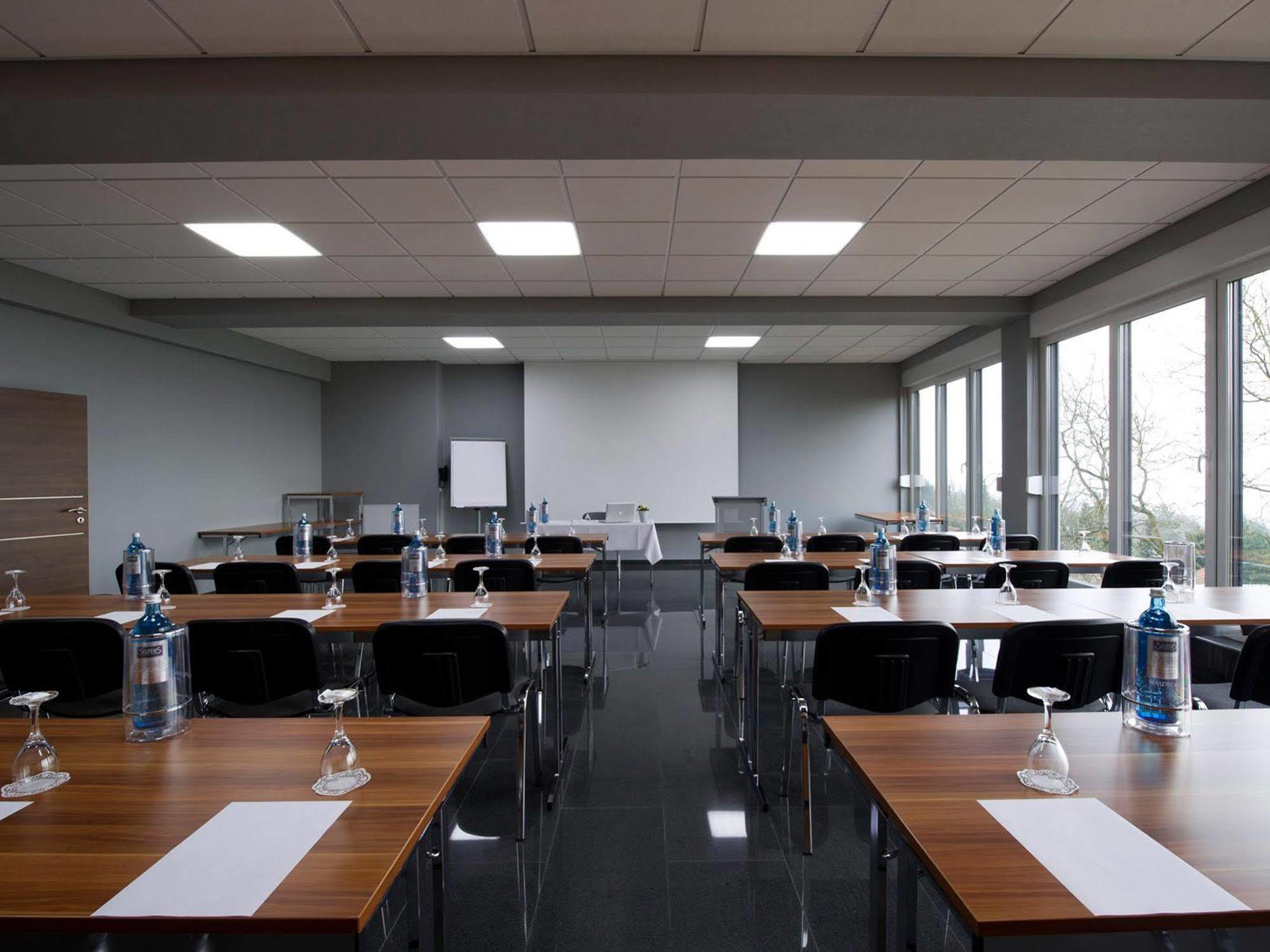 Design-Konferenzhotel & Restaurant Steinernes Schweinchen Kassel Eksteriør bilde